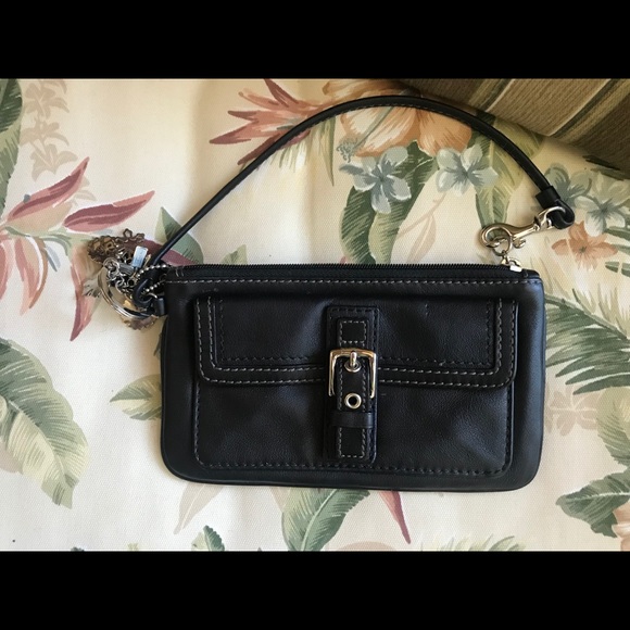 Coach wristlet black with key chain - Picture 1 of 3